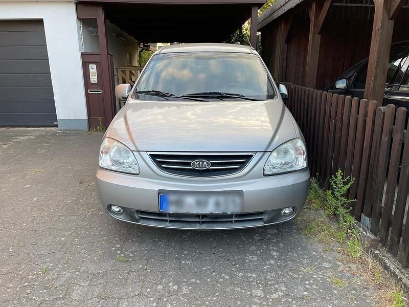 Grau Gebraucht 2004 Kia Carens 2 Van / Kleinbus | 2.500 € (Guter Preis) - Bild 1/4