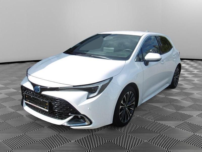Weiß Gebraucht 2023 Toyota Corolla Team Limousine | 23.980 € (Fairer Preis) - Bild 1/4