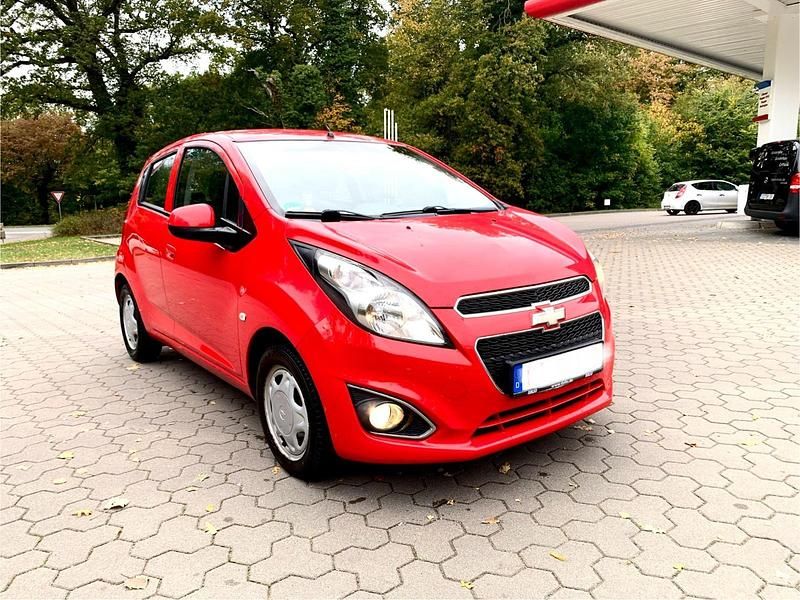 Rot Gebraucht 2013 Chevrolet Spark Kleinwagen | 3.499 € (Fairer Preis) - Bild 1/4