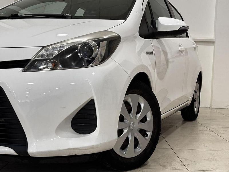 Gebraucht Toyota Yaris Hybrid 101 PS (74 kW) 2014 Weiß Limousine