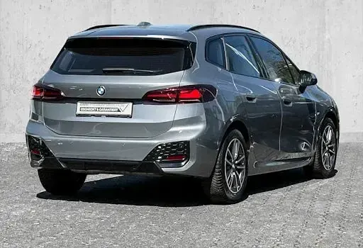 Gebraucht BMW 218 Shadowline 136 PS (100 kW) 2023 Grau Kombi