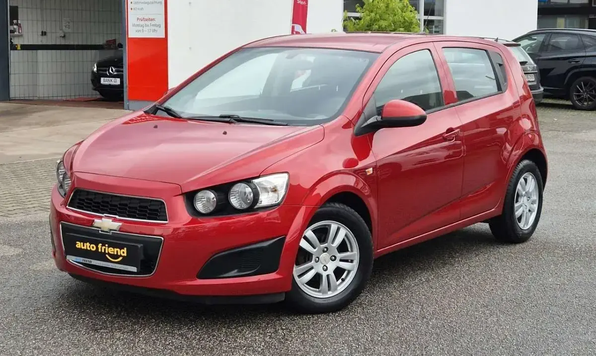 Używany Chevrolet Aveo LT 101 KM (74 kW) 2012 Czerwony Sedan/Limuzyna