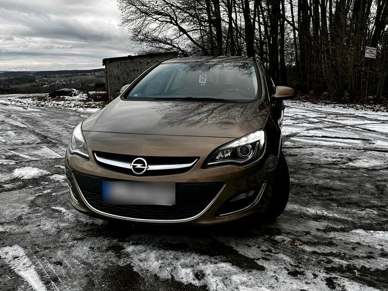 Gebraucht Opel Astra Innovation 140 PS (102 kW) 2013 Andere farben Kleinwagen