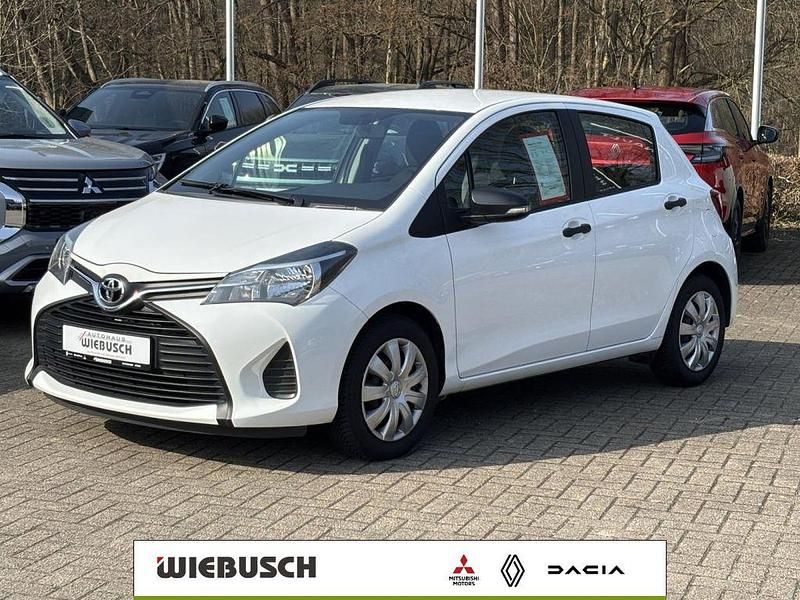 Gebraucht Toyota Yaris 69 PS (50 kW) 2017 Weiß Limousine