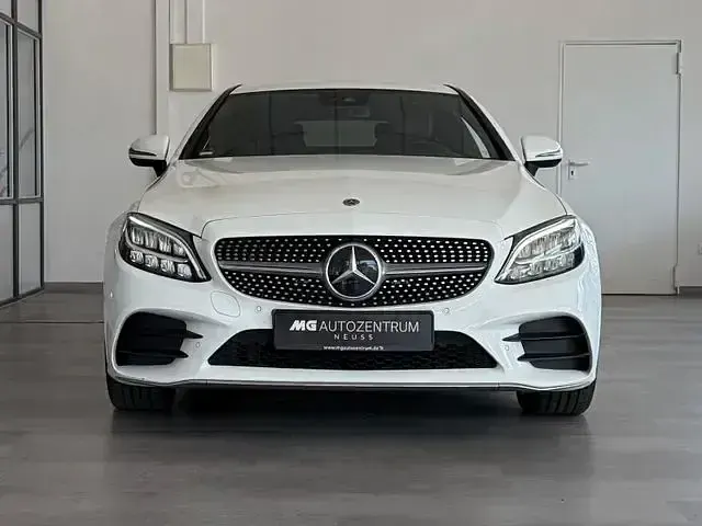 Gebraucht Mercedes C180 AMG line 156 PS (114 kW) 2019 Weiß Coupé