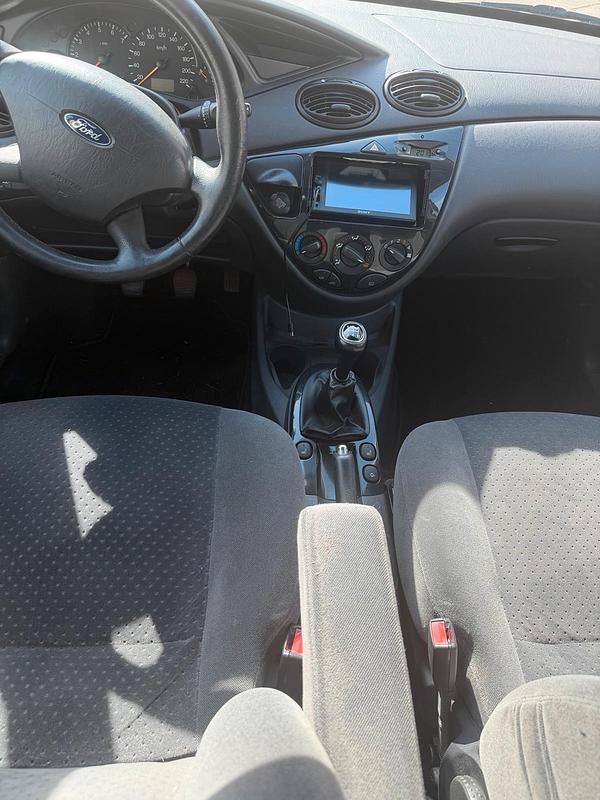 Gebraucht Ford Focus 115 PS (84 kW) 2003 Grau Kleinwagen