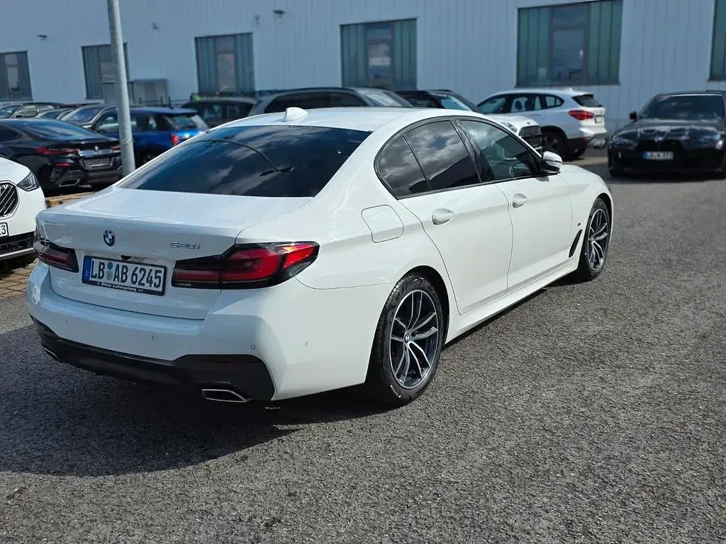 Gebraucht BMW 520 Performance 184 PS (135 kW) 2021 Weiß Limousine