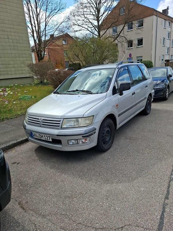 Silber Gebraucht 2000 Mitsubishi Space Wagon Van / Kleinbus | 600 € - Bild 1/4