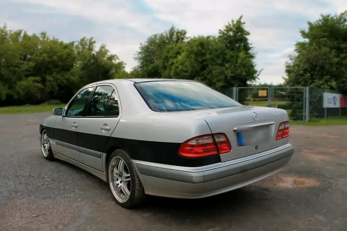 Gebraucht Mercedes E240 170 PS (125 kW) 2026 Grau Limousine