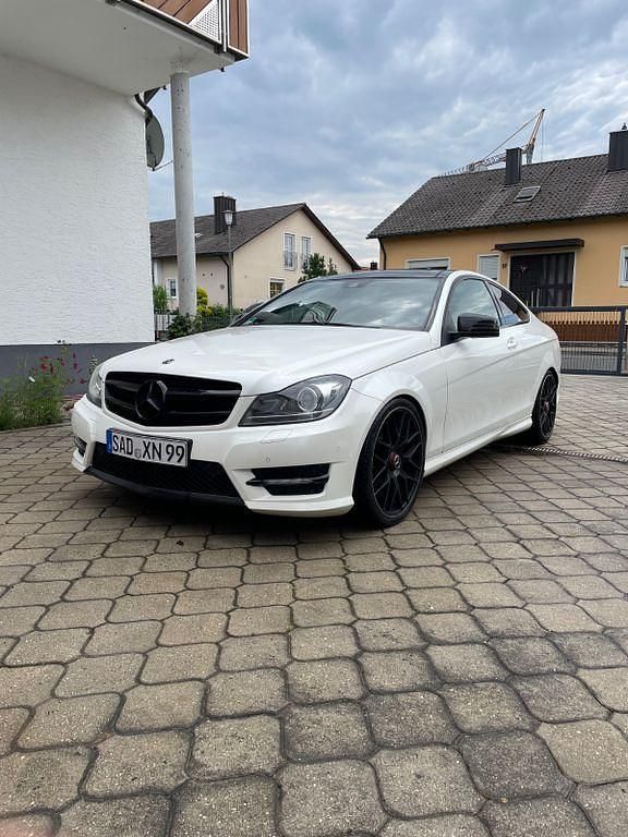 Weiß Gebraucht 2011 Mercedes C350 Edition 1 Coupé | 16.500 € (Fairer Preis) - Bild 1/4