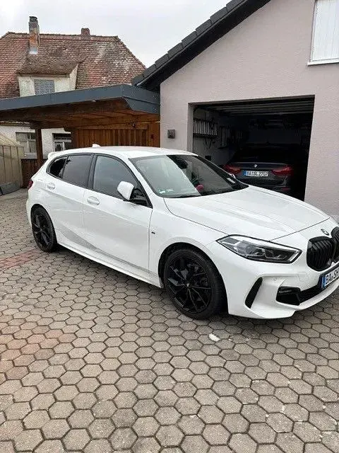 Gebraucht BMW 120 M Sport 190 PS (139 kW) 2021 Weiß Kleinwagen