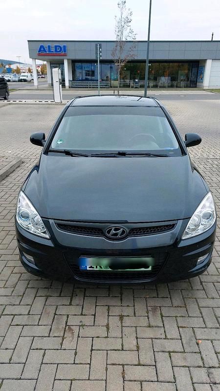 Schwarz Gebraucht 2008 Hyundai i30 Kleinwagen | 2.300 € (Fairer Preis) - Bild 1/4