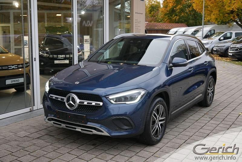 Blau Gebraucht 2022 Mercedes GLA250 Progressive SUV | 28.900 € (Superpreis) - Bild 1/4