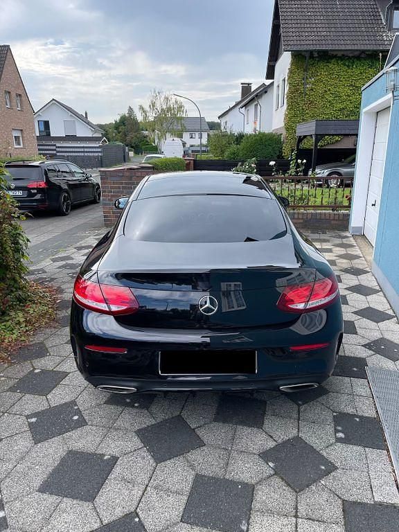 Gebraucht Mercedes C180 AMG 156 PS (114 kW) 2018 Schwarz Coupé