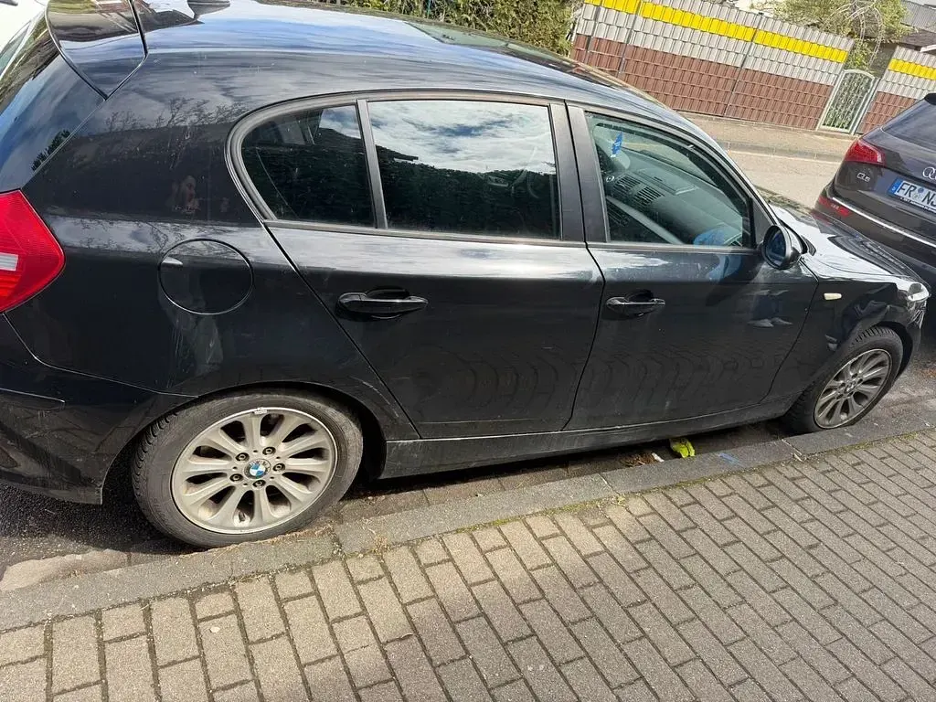 Second-hand BMW 116 122 CP (89 kW) 2009 Negru Hatchback