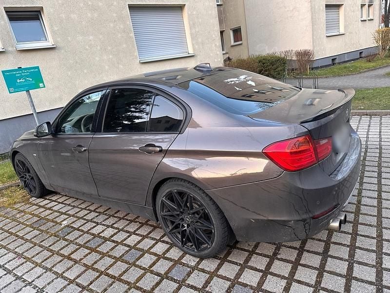 Gebraucht BMW 328 245 PS (180 kW) 2012 Braun Limousine