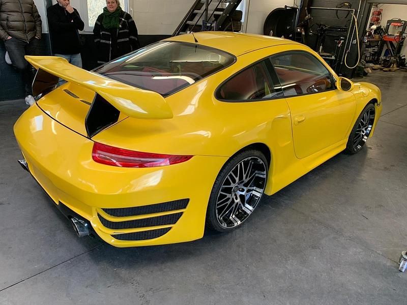 Gebraucht Porsche 996 300 PS (220 kW) 2000 Gelb Coupé