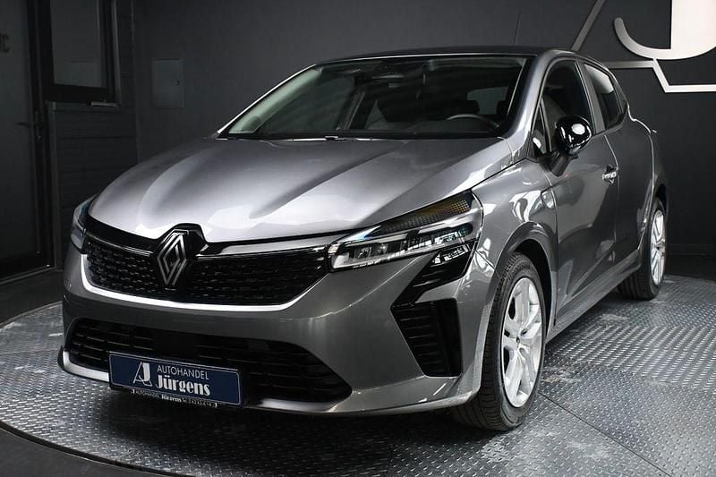 Grau Gebraucht 2025 Renault Clio V Evolution Limousine | 16.590 € (Guter Preis) - Bild 1/4