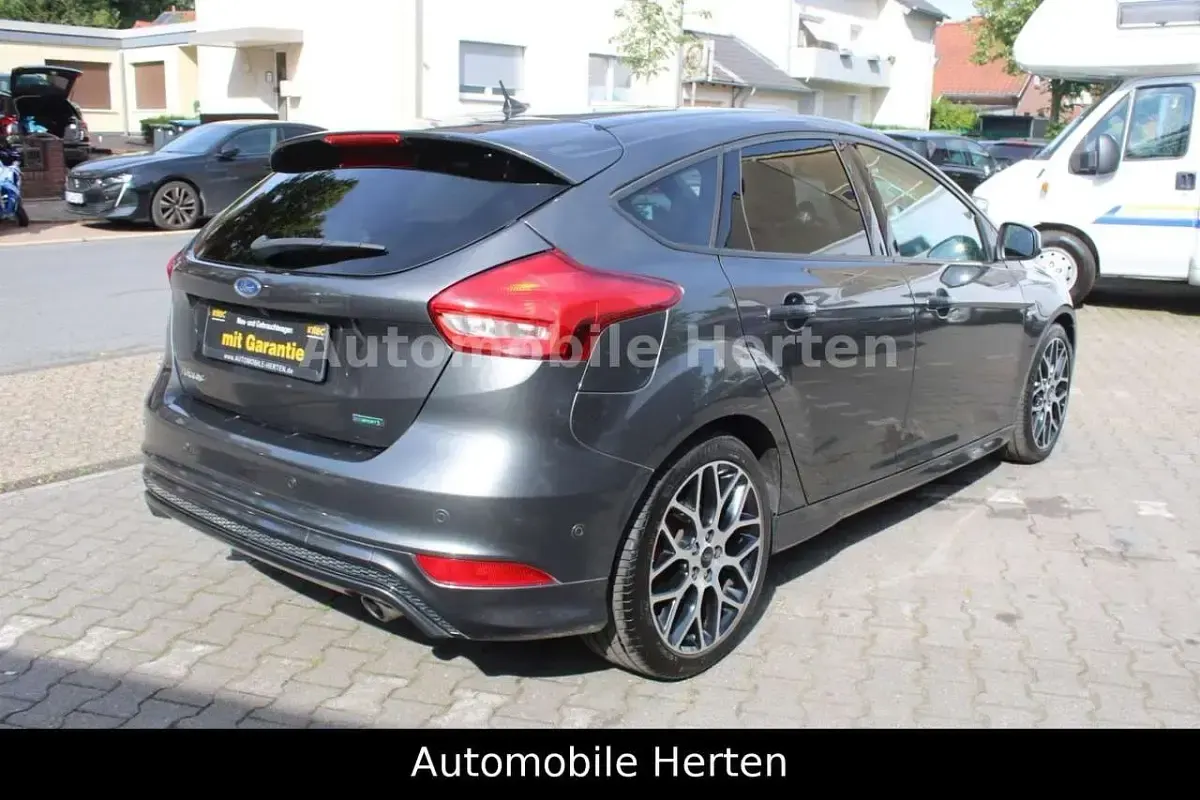 Gebraucht Ford Focus ST-Line 150 PS (110 kW) 2016 Grau Limousine
