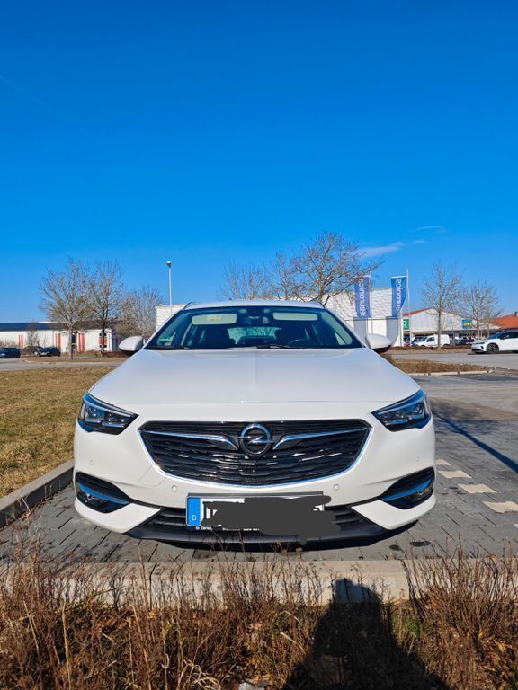 Weiß Gebraucht 2019 Opel Insignia Innovation Kombi | 12.800 € (Guter Preis) - Bild 1/4