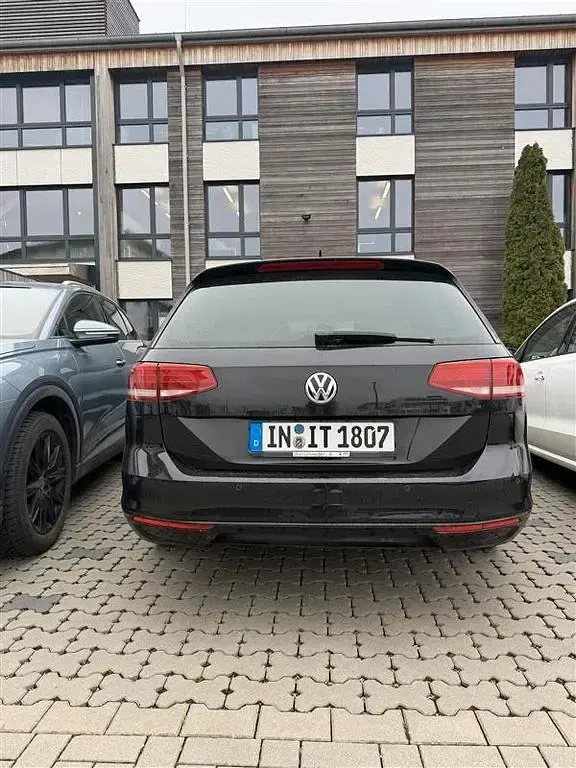 Gebraucht VW Passat Trendline 150 PS (110 kW) 2017 Schwarz Limousine