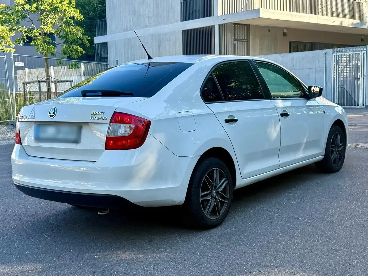 Gebraucht Skoda Rapid 105 PS (77 kW) 2014 Weiß Kleinwagen