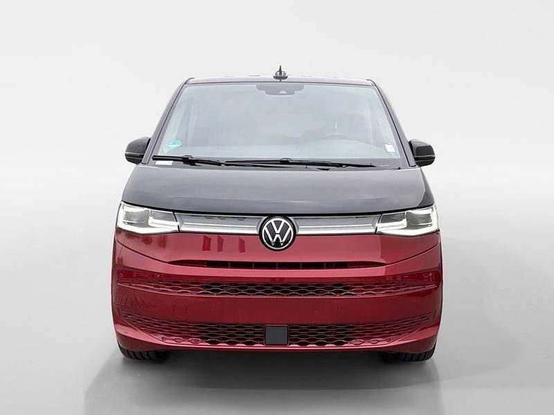 Second-hand VW Multivan Style 150 CP (110 kW) 2024 Roșu Monovolum