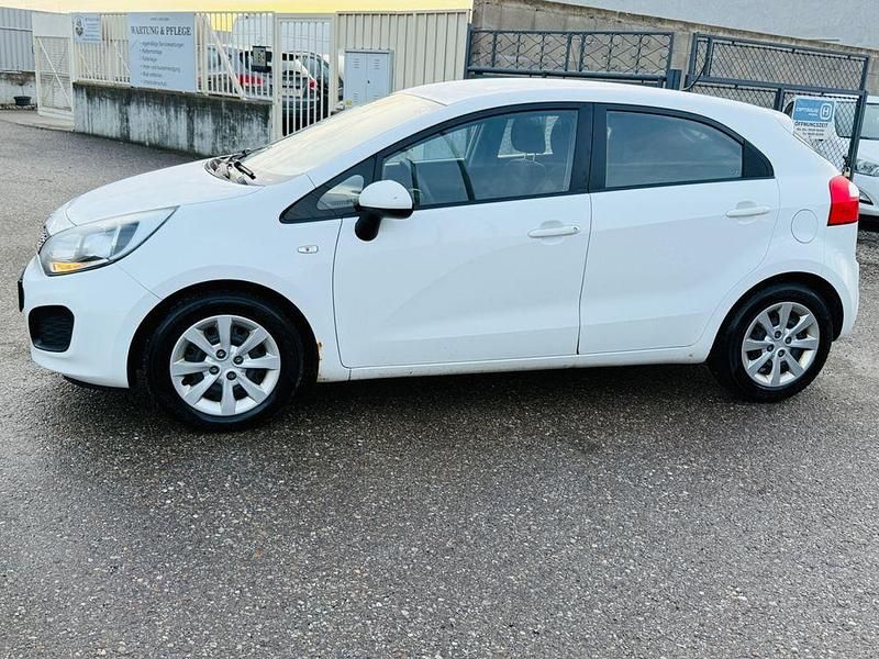 Gebraucht Kia Rio 86 PS (63 kW) 2011 Weiß Limousine