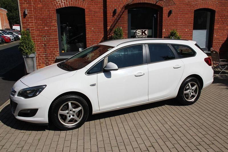 Gebraucht Opel Astra Selection 110 PS (80 kW) 2015 Weiß Kombi