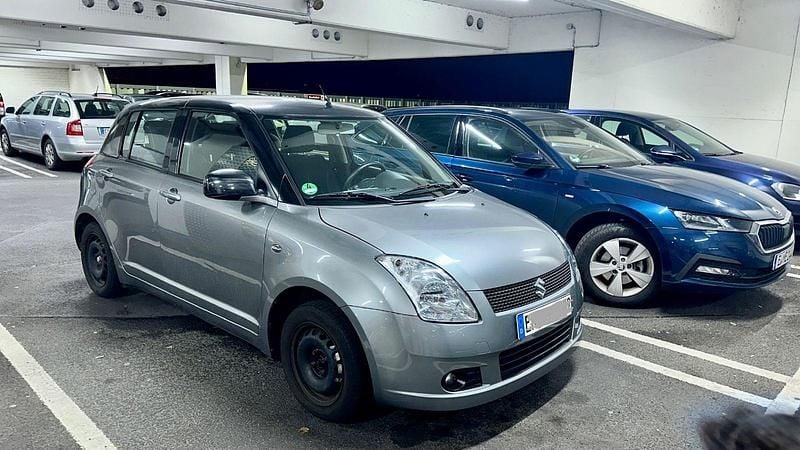 Grau Gebraucht 2007 Suzuki Swift Kleinwagen | 4.300 € (Fairer Preis) - Bild 1/4