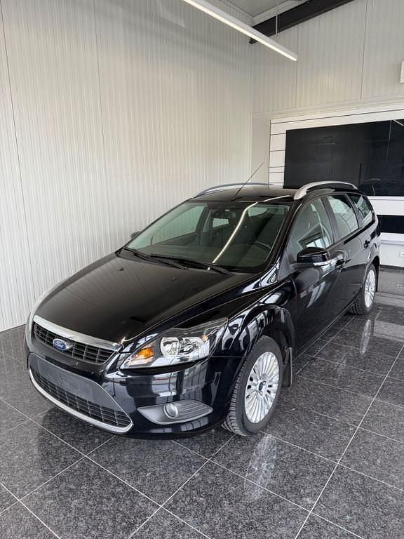Używany Ford Focus Titanium 109 KM (80 kW) 2010 Czarny Sedan/Limuzyna