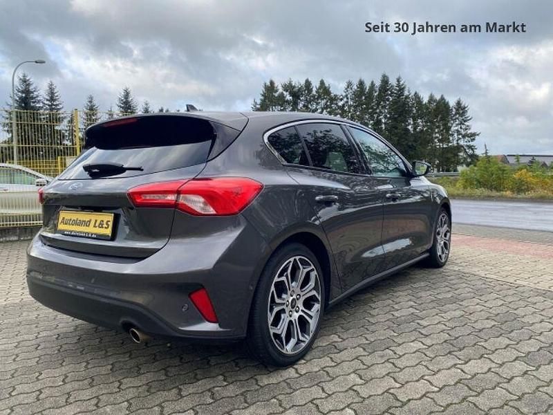 Gebraucht Ford Focus Titanium 125 PS (91 kW) 2018 Grau Limousine