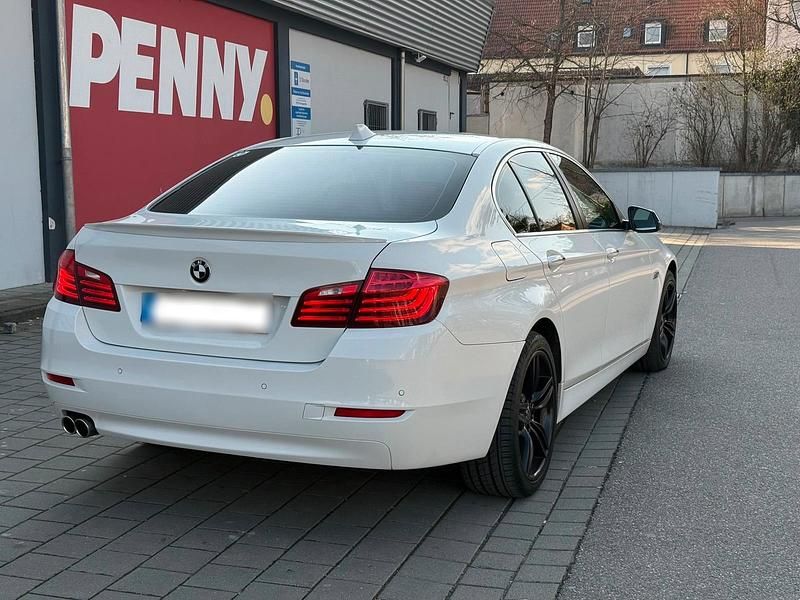 Gebraucht BMW 530 258 PS (189 kW) 2014 Weiß Limousine