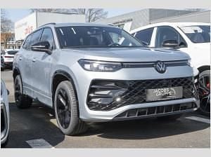 Neu VW Tayron Pro 150 PS (110 kW) 2026 Silber (silber / oyster silver) SUV