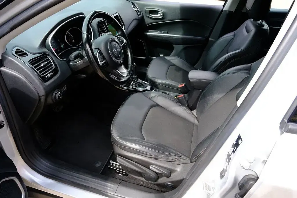 Gebraucht Jeep Compass Night Eagle 150 PS (110 kW) 2020 Grau SUV