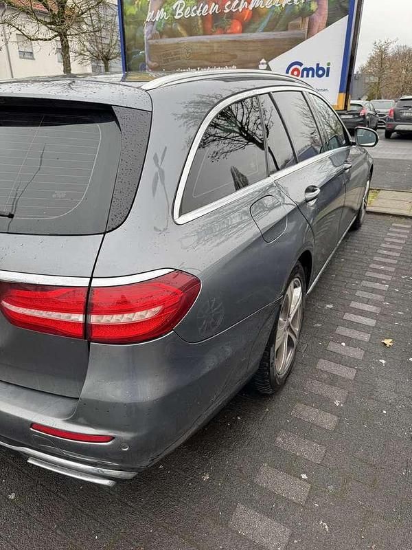 Gebraucht Mercedes E220 Avantgarde 194 PS (142 kW) 2016 Kombi