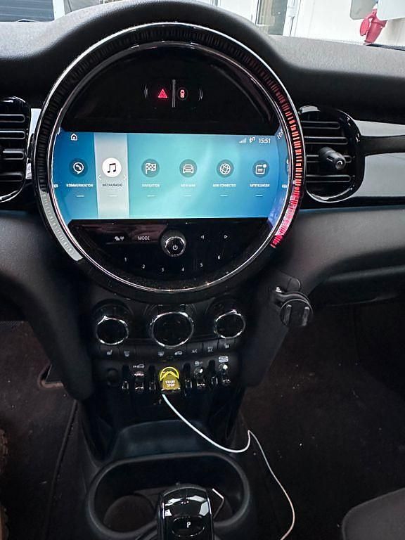 Gebraucht Mini Cooper SE Essential 135 kW (184 PS) 2023 Schwarz Kleinwagen