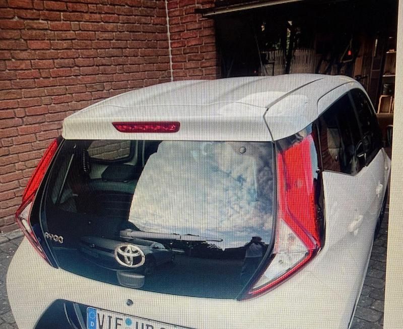 Gebraucht Toyota Aygo X-play 72 PS (52 kW) 2021 Weiß Kleinwagen