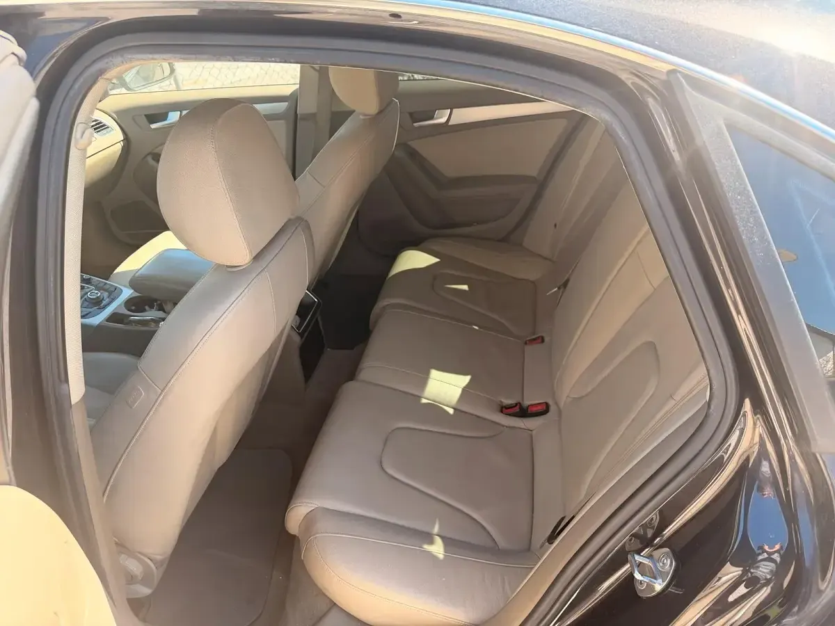 Gebraucht Audi A4 143 PS (105 kW) 2011 Grau Limousine