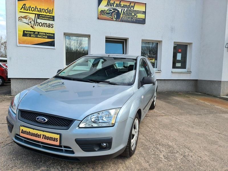 Gebraucht Ford Focus Trend 101 PS (74 kW) 2005 Silber Limousine