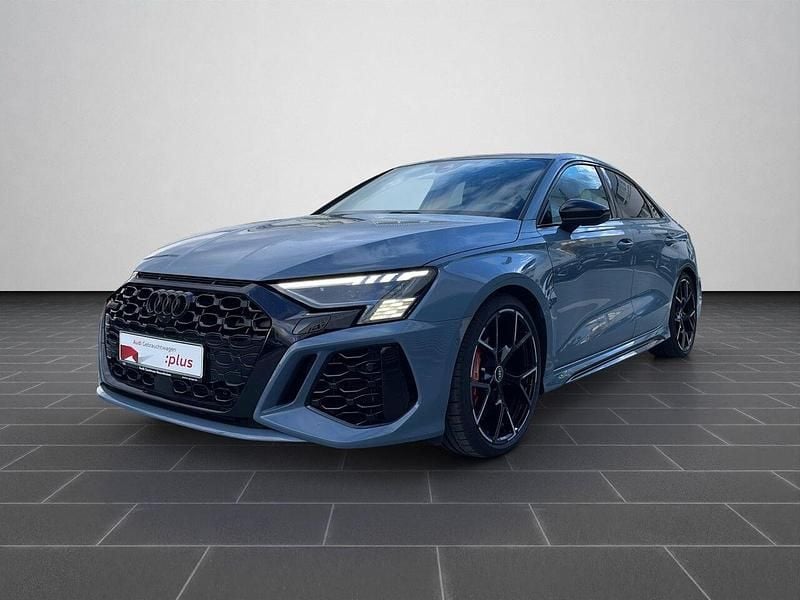 Grau (metallic) Gebraucht 2022 Audi RS3 Comfort Limousine | 46.490 € (Guter Preis) - Bild 1/4