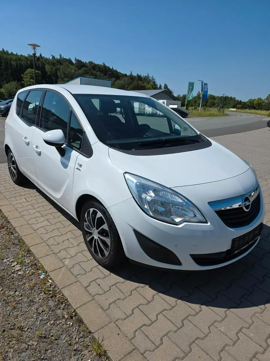 Gebraucht Opel Meriva 120 PS (88 kW) 2013 Weiß Van / Kleinbus