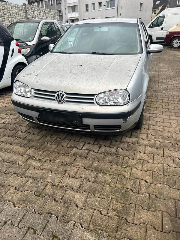 Silber Gebraucht 2000 VW Golf IV Kleinwagen | 900 € (Superpreis) - Bild 1/4