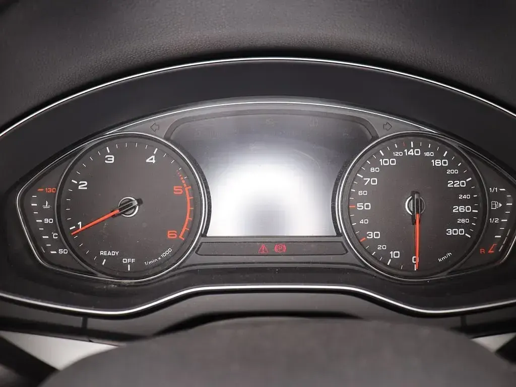 Gebraucht Audi Q5 Ambiente 163 PS (119 kW) 2021 Navarrablau metallic (metallic) SUV