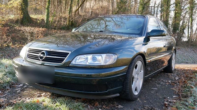 Grün Gebraucht 2000 Opel Omega Limousine | 3.900 € (Teuer) - Bild 1/4