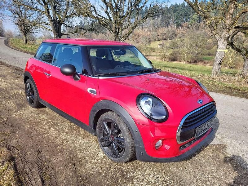 Gebraucht Mini ONE 102 PS (75 kW) 2019 Chili red Kleinwagen