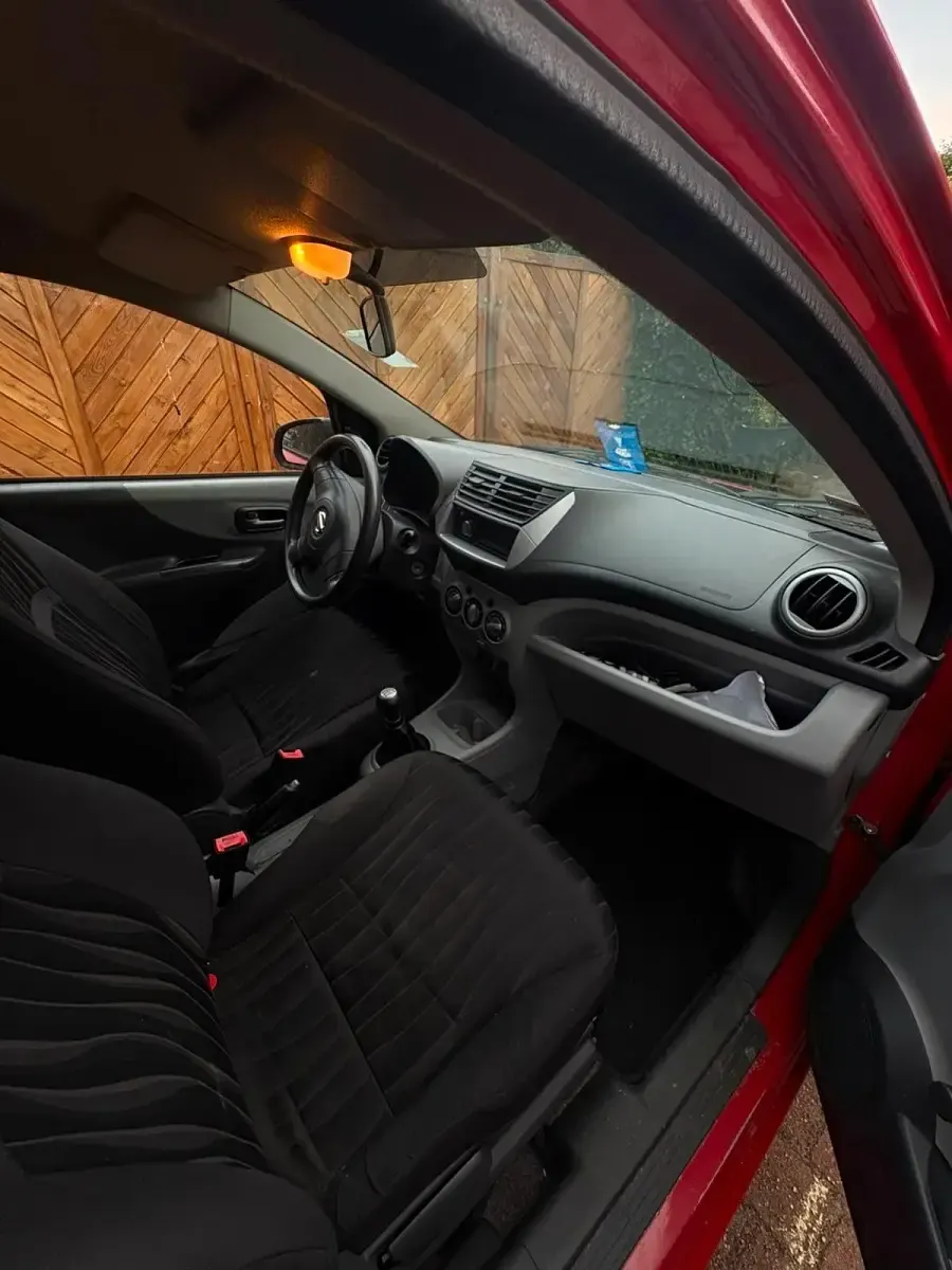 Gebraucht Nissan Pixo 68 PS (50 kW) 2010 Rot Kleinwagen