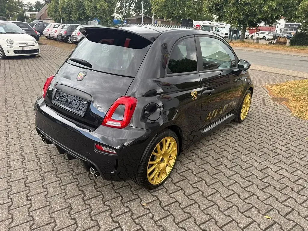 Gebraucht Abarth 695 179 PS (131 kW) 2024 Schwarz Kleinwagen
