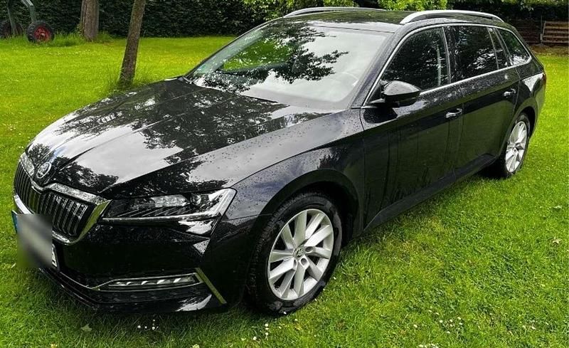 Schwarz Gebraucht 2020 Skoda Superb Kombi | 24.899 € (Etwas zu teuer) - Bild 1/4