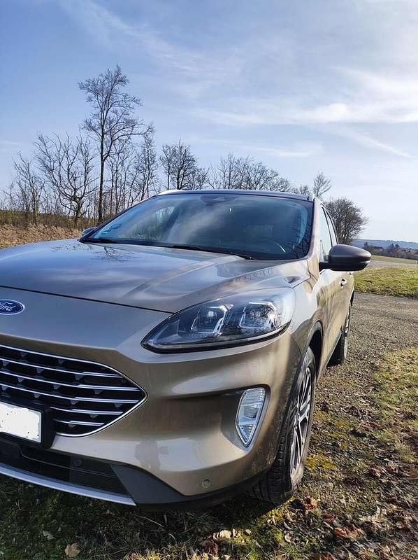 Gebraucht Ford Kuga Titanium 190 PS (139 kW) 2020 Beige SUV